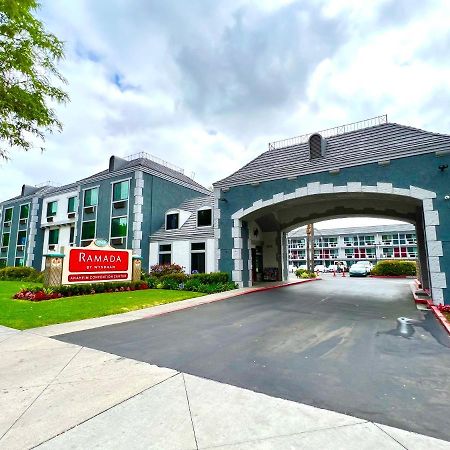 Готель Ramada By Wyndham Anaheim Convention Center Екстер'єр фото