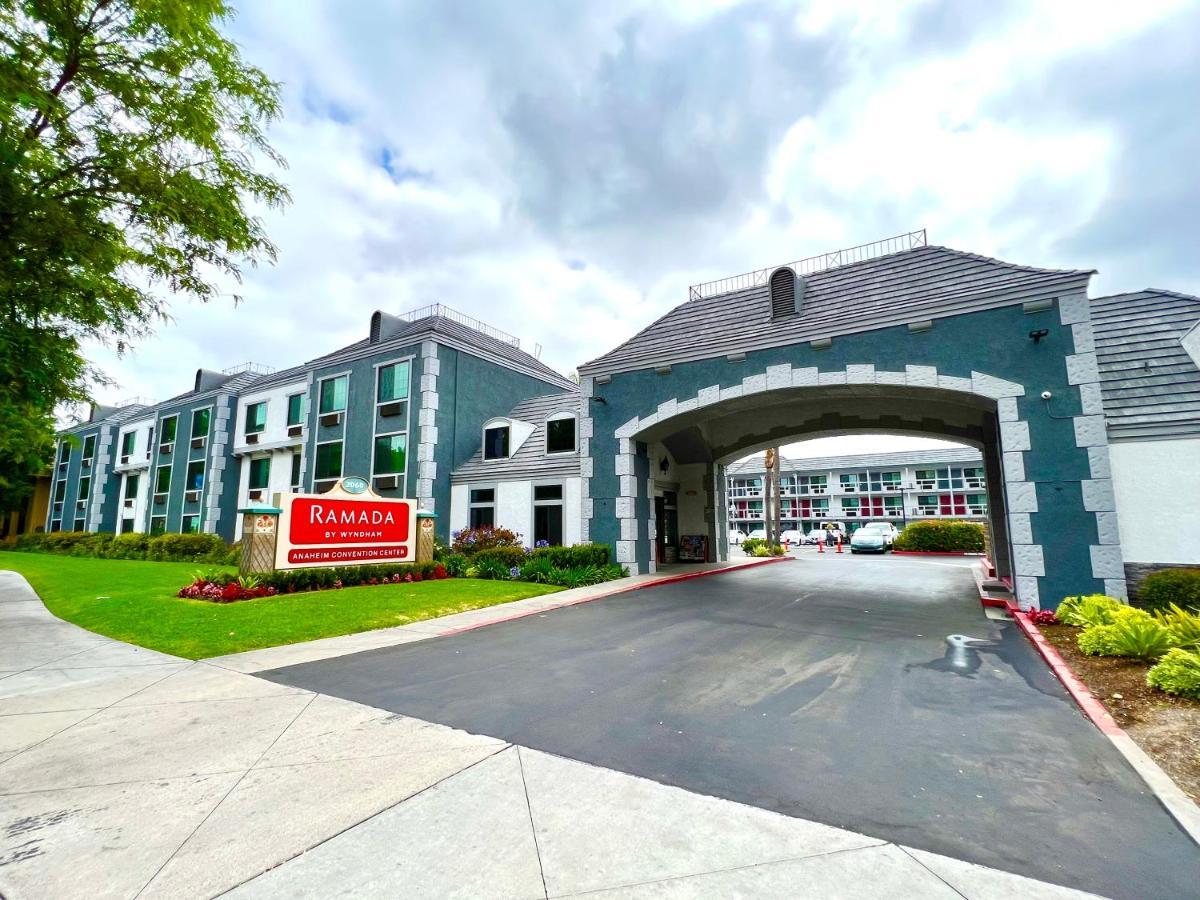 Готель Ramada By Wyndham Anaheim Convention Center Екстер'єр фото