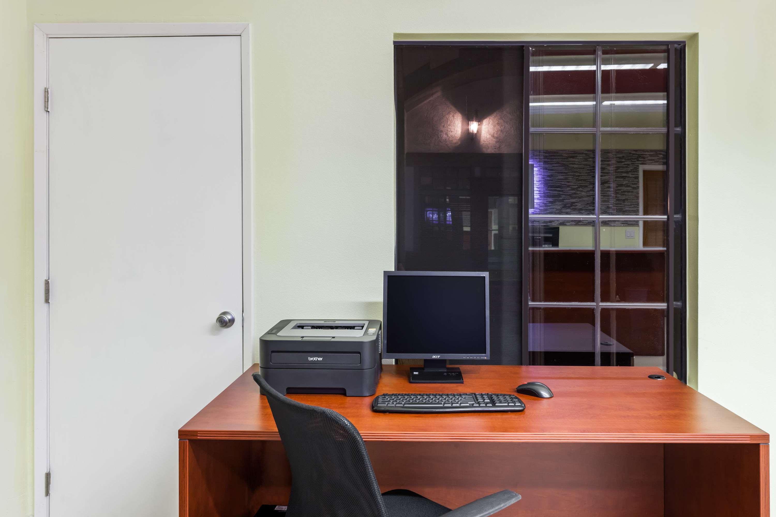 Готель Ramada By Wyndham Anaheim Convention Center Екстер'єр фото