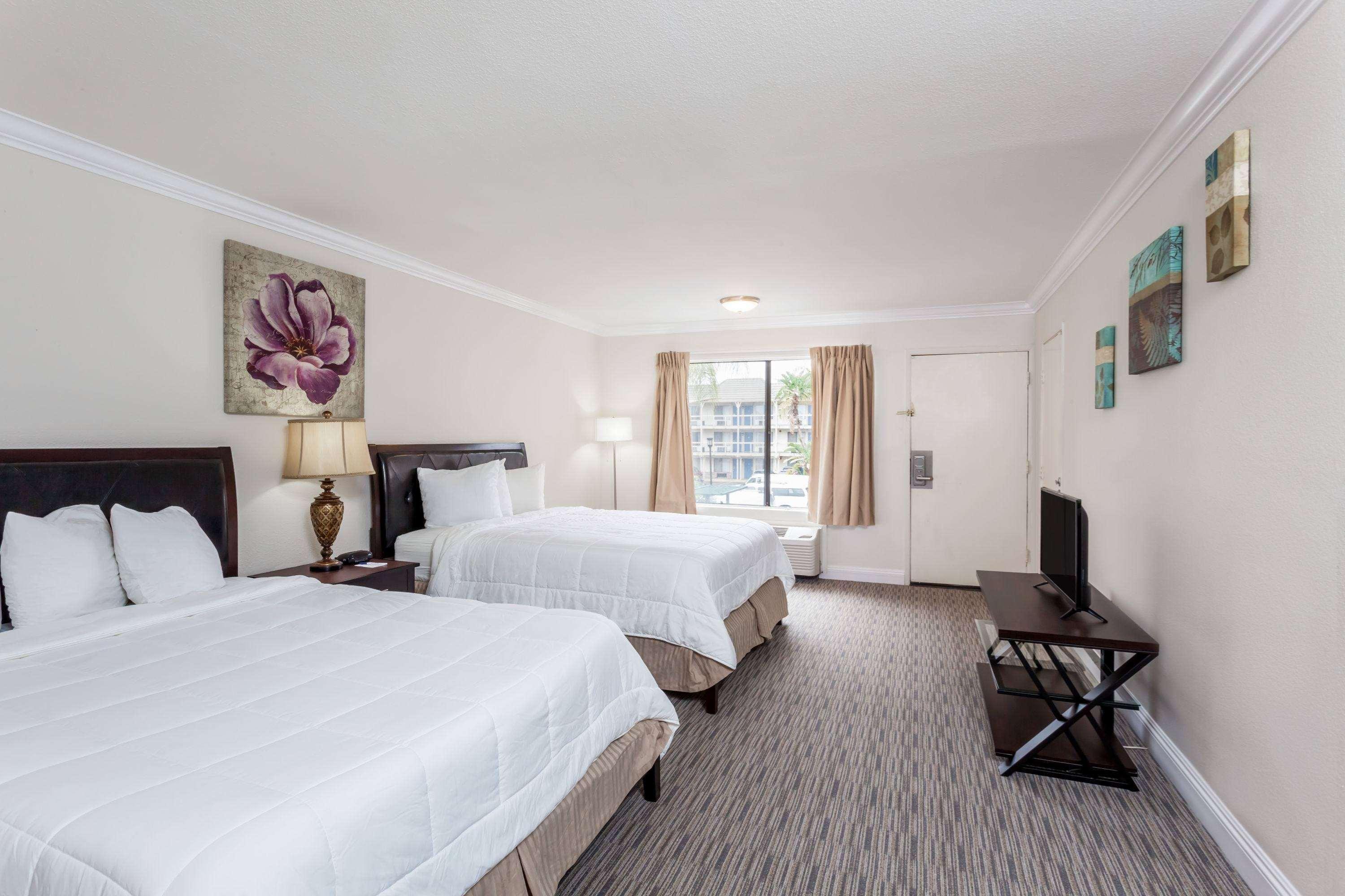Готель Ramada By Wyndham Anaheim Convention Center Екстер'єр фото