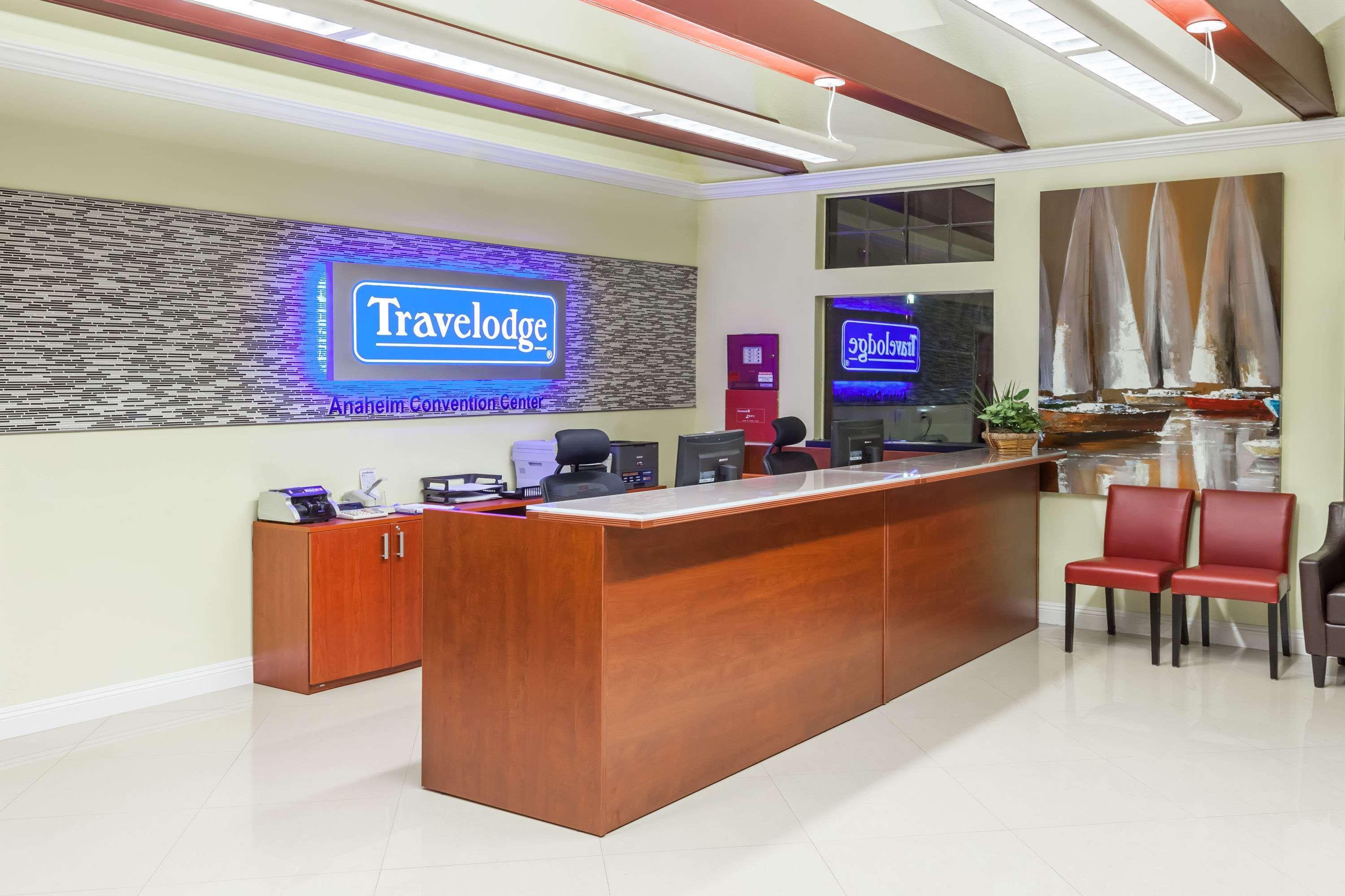 Готель Ramada By Wyndham Anaheim Convention Center Екстер'єр фото