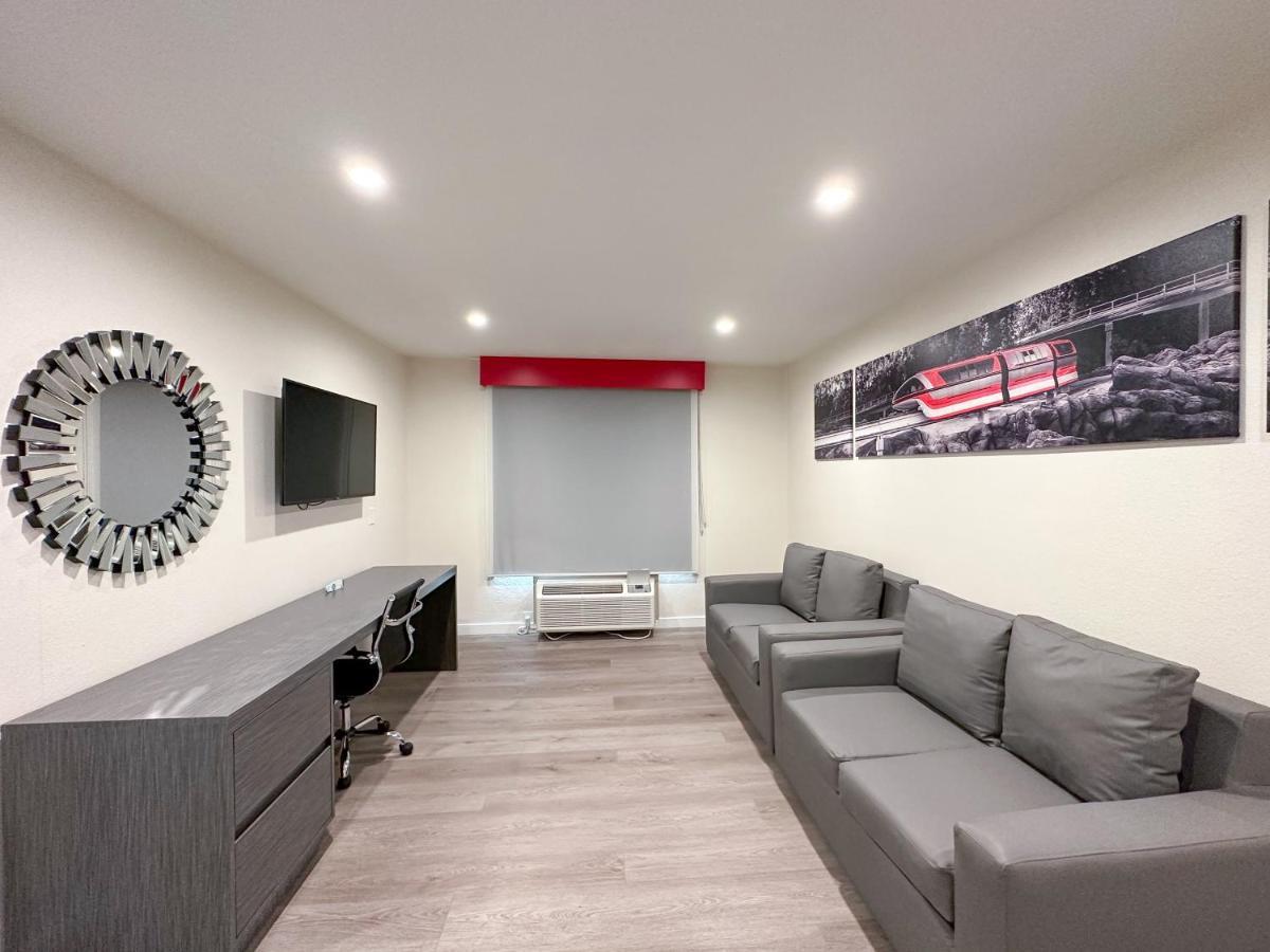Готель Ramada By Wyndham Anaheim Convention Center Екстер'єр фото
