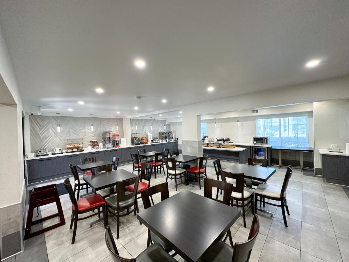 Готель Ramada By Wyndham Anaheim Convention Center Екстер'єр фото