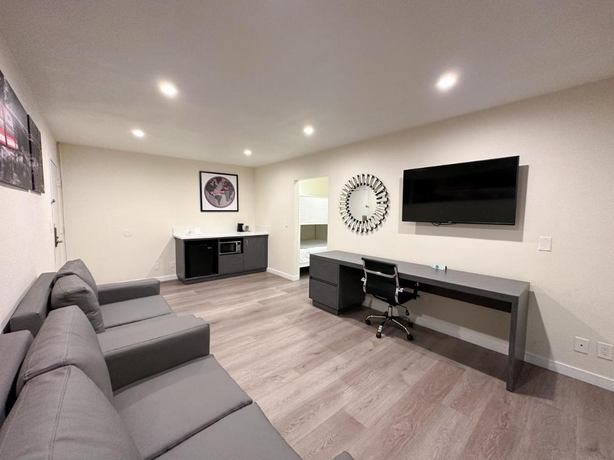Готель Ramada By Wyndham Anaheim Convention Center Екстер'єр фото