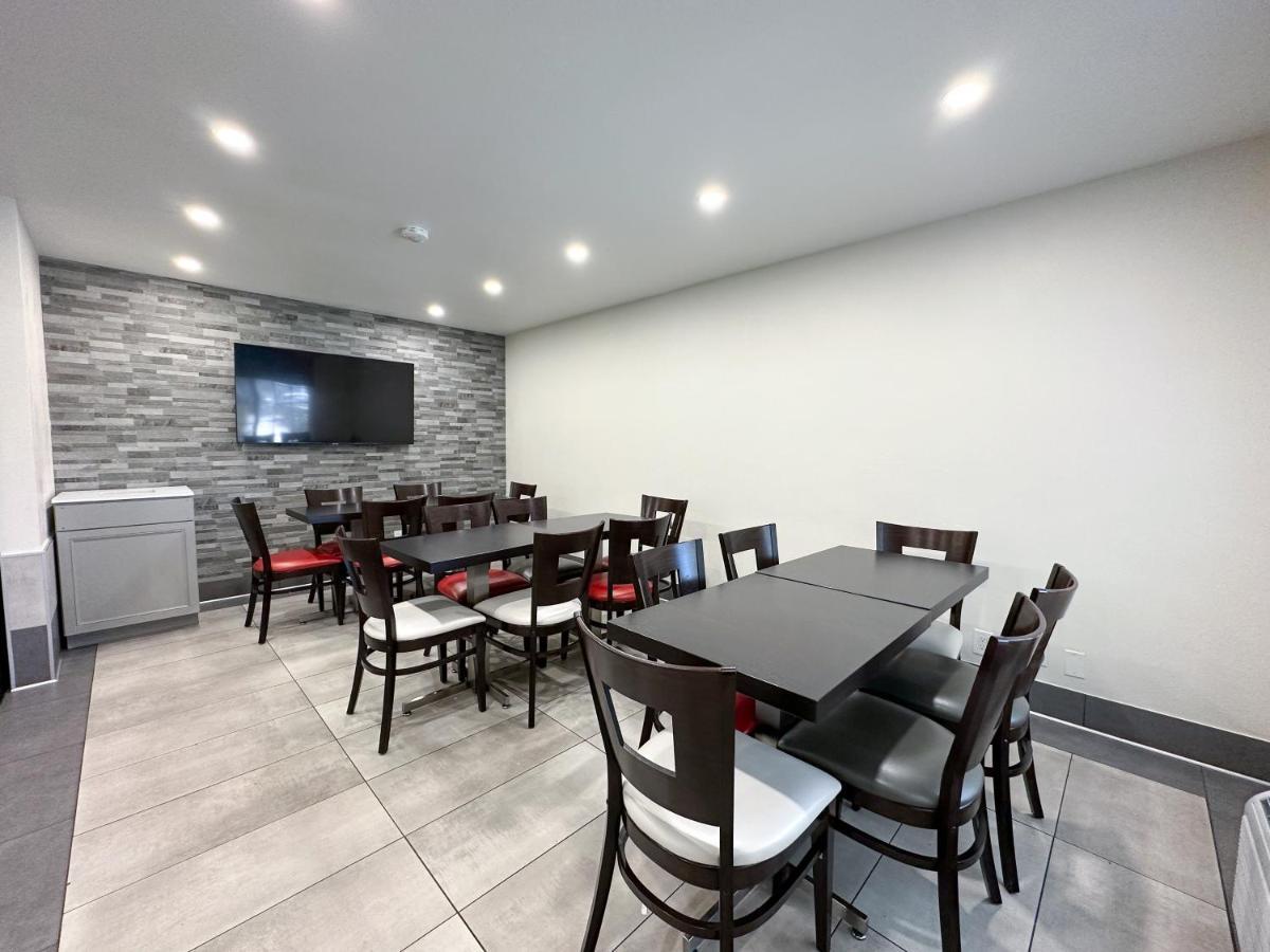 Готель Ramada By Wyndham Anaheim Convention Center Екстер'єр фото