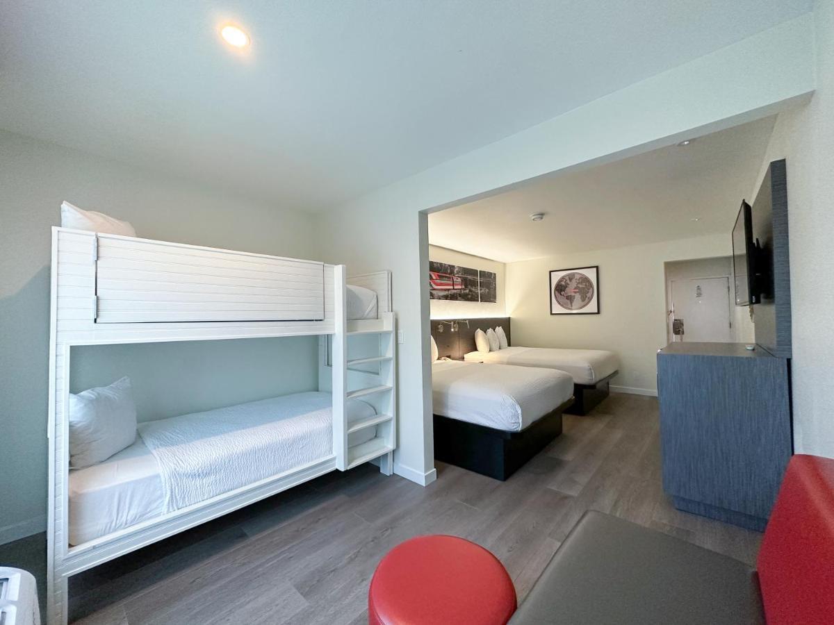 Готель Ramada By Wyndham Anaheim Convention Center Екстер'єр фото