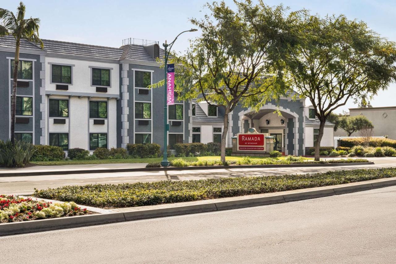 Готель Ramada By Wyndham Anaheim Convention Center Екстер'єр фото
