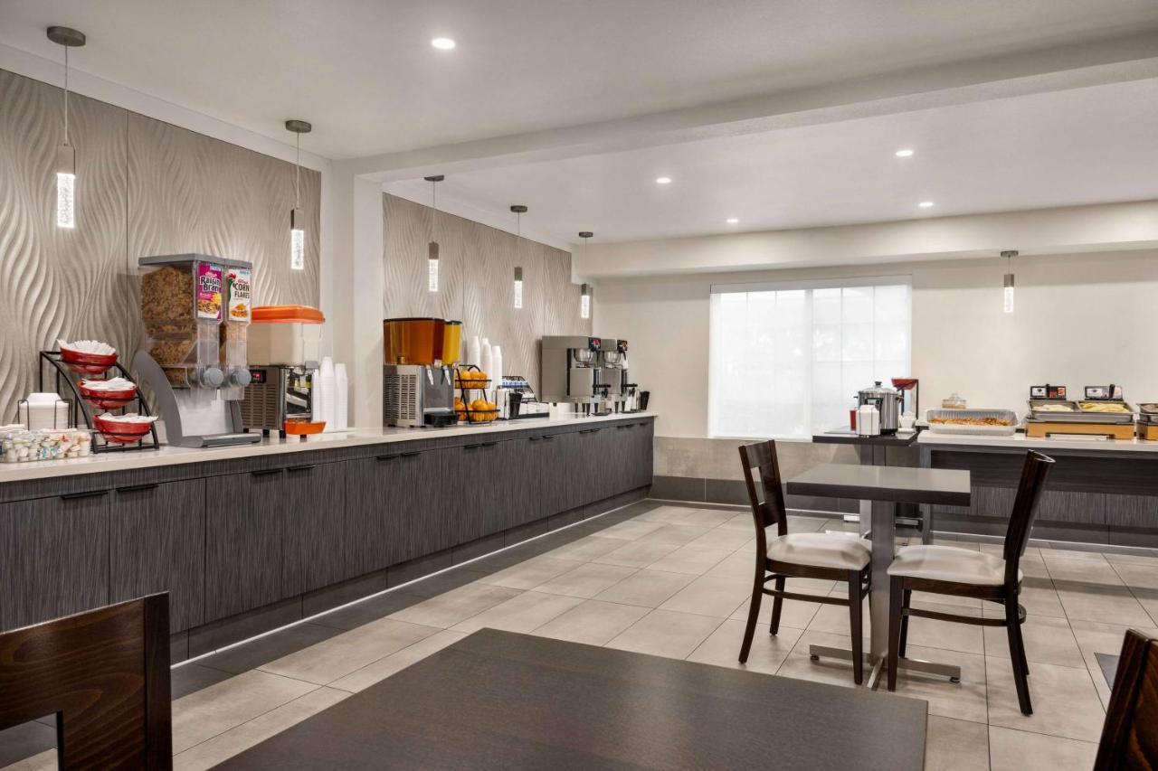 Готель Ramada By Wyndham Anaheim Convention Center Екстер'єр фото