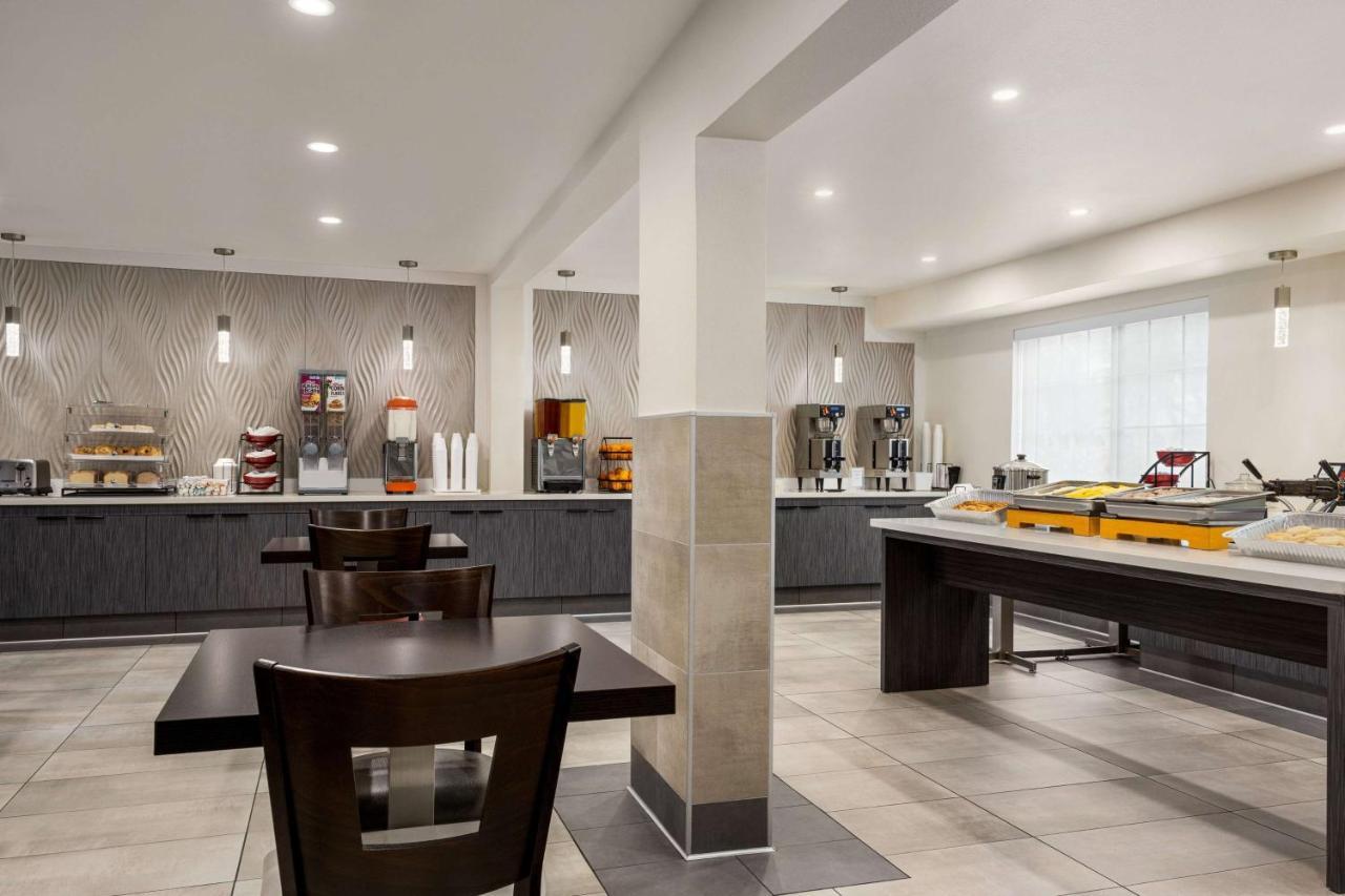Готель Ramada By Wyndham Anaheim Convention Center Екстер'єр фото